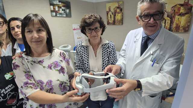 Oristano, un visore di realtà virtuale per i pazienti oncologici: "Riduce la necessità di antidolorifici"