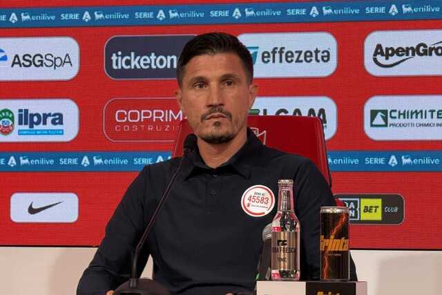 Il Cagliari perde a Monza, Pisacane: "Chiedo scusa ai 1400 tifosi che sono venuti qui per uno scempio del genere"