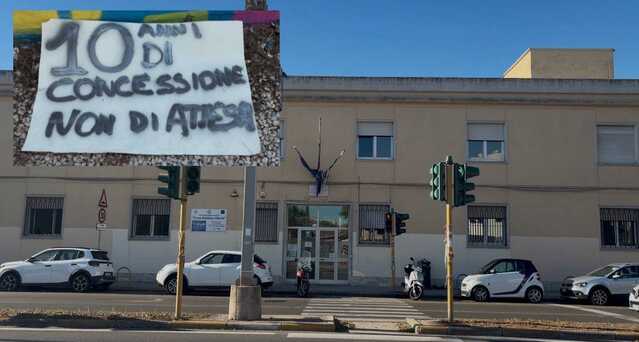 "Crepe sui muri e aule inagibili, ma sulla ristrutturazione tempi incerti": a Cagliari protestano anche gli studenti dell'Alberti