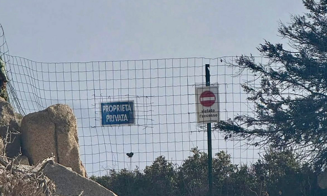 Punta Molentis, il percorso sul promontorio chiuso dalle recinzioni: "Vogliamo chiarimenti"