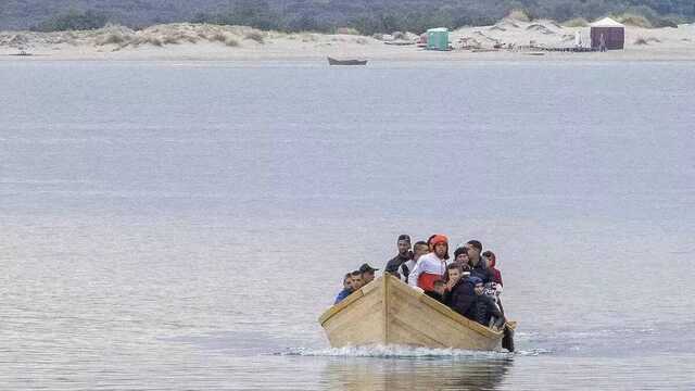 Sbarchi in Sardegna: solo oggi 60 algerini sulle coste del Sulcis, potrebbero arrivarne altri