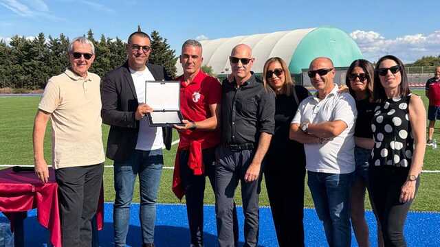 Arresto cardiaco a Campu Nou a Sanluri, l'allenatore lo salva: mister Mennella premiato