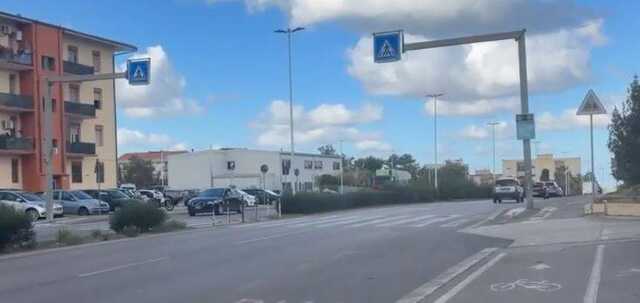 Investe un pedone e poi si dà alla fuga: dopo 24 ore è ancora caccia all'uomo per un centauro a Sassari
