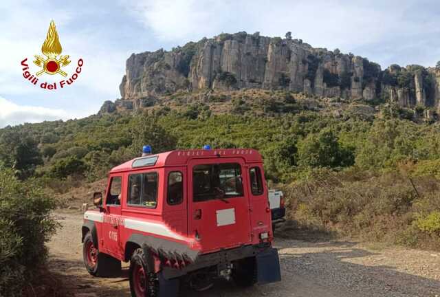 Capre rimangono bloccate per 4 giorni su una parete rocciosa: salvataggio a Jerzu