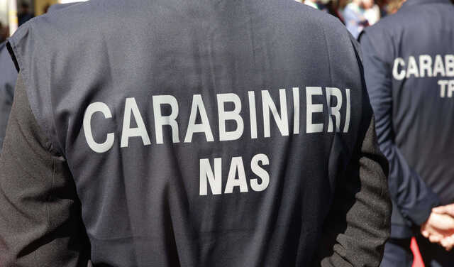 Blitz dei Nas di Cagliari in un centro estetico: cento prodotti e apparecchiature sequestrate, multa da 2mila euro 