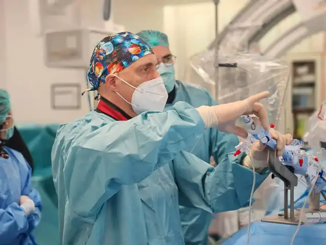 Bimbo di appena 1 chilo nasce in Sardegna con una grave cardiopatia: salvato con un intervento record al Bambino Gesù 