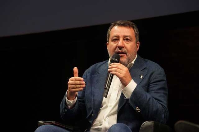 Carburanti, il ministro Salvini: "Oggi e domani nuovi incontri con gli autotrasportatori, è giusto che tutti chiedano di più"