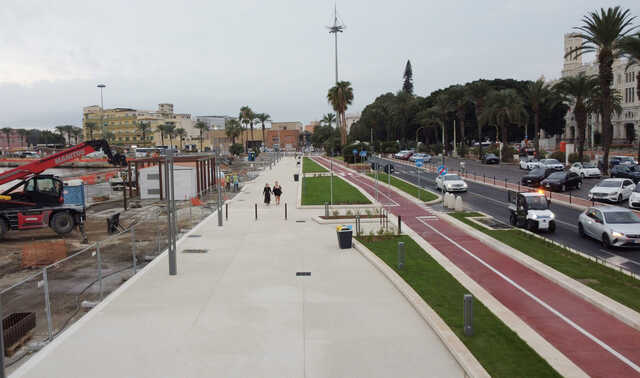 Cagliari, aperta da oggi l'intera passeggiata di via Roma: anche 400 metri di pista ciclabile