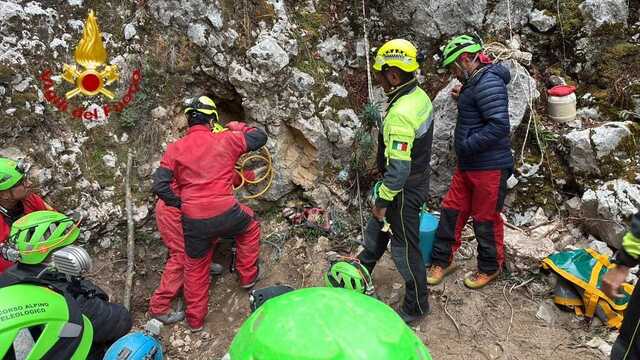 Speleologo bloccato a Urzulei, la sua Codrongianos: "Siamo con te, Luca"