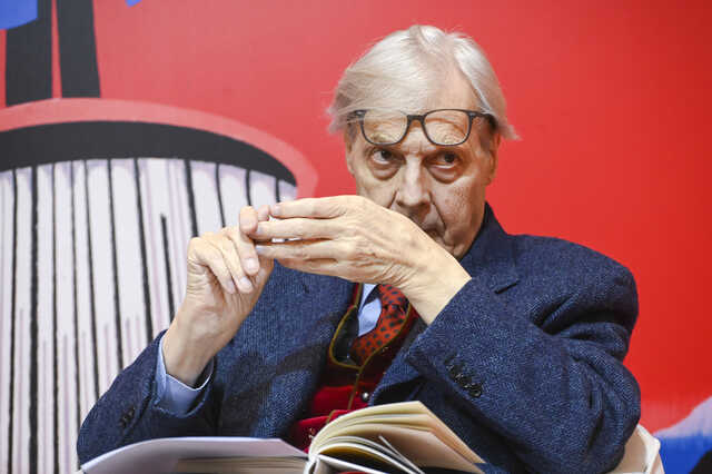 Paura per Vittorio Sgarbi: è stato ricoverato in terapia intensiva a Roma 