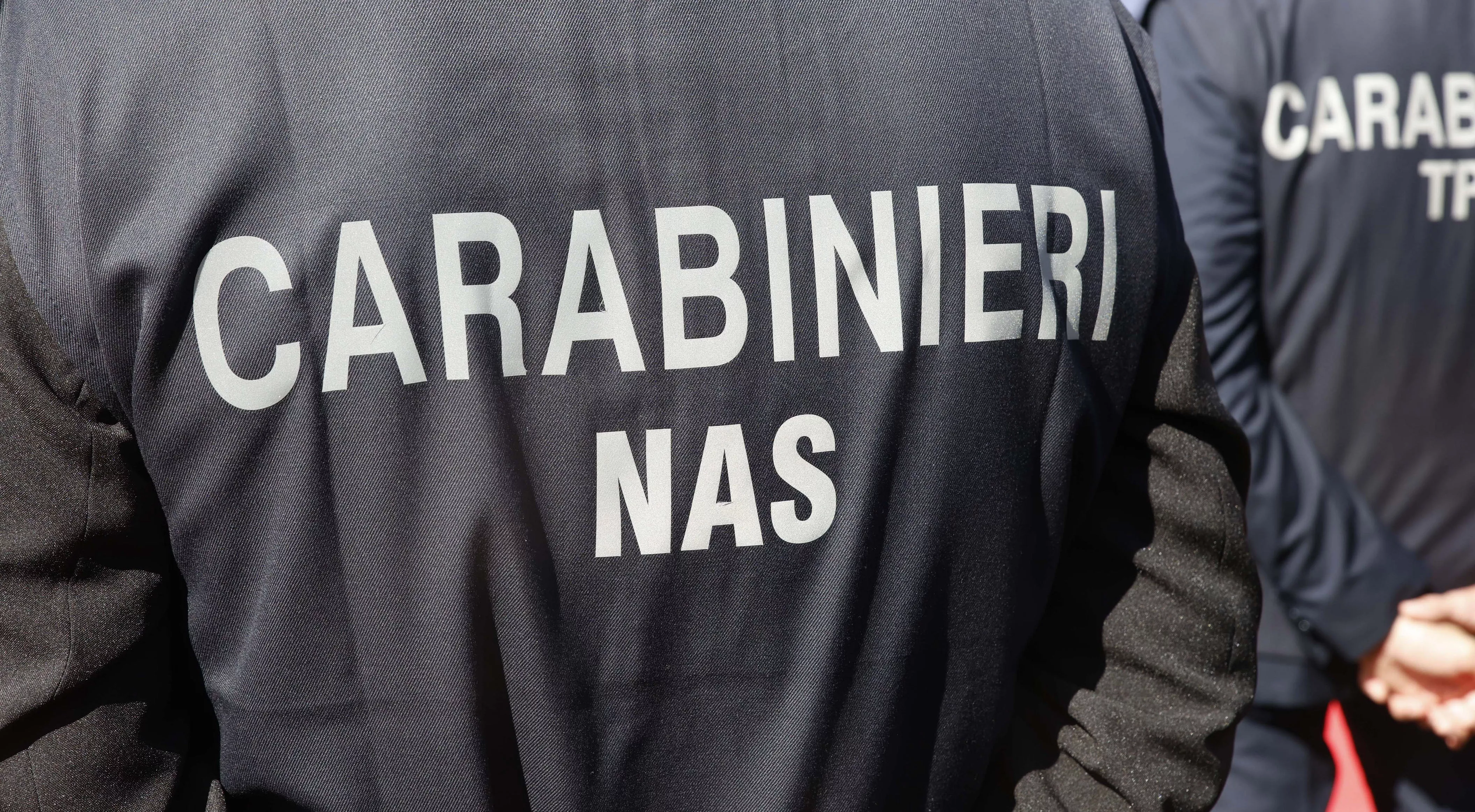 Carabinieri Nas Di Spalle Portoscuso, sequestrati 100 chili di pesce e multe per 3.500 euro a un bar-ristorante