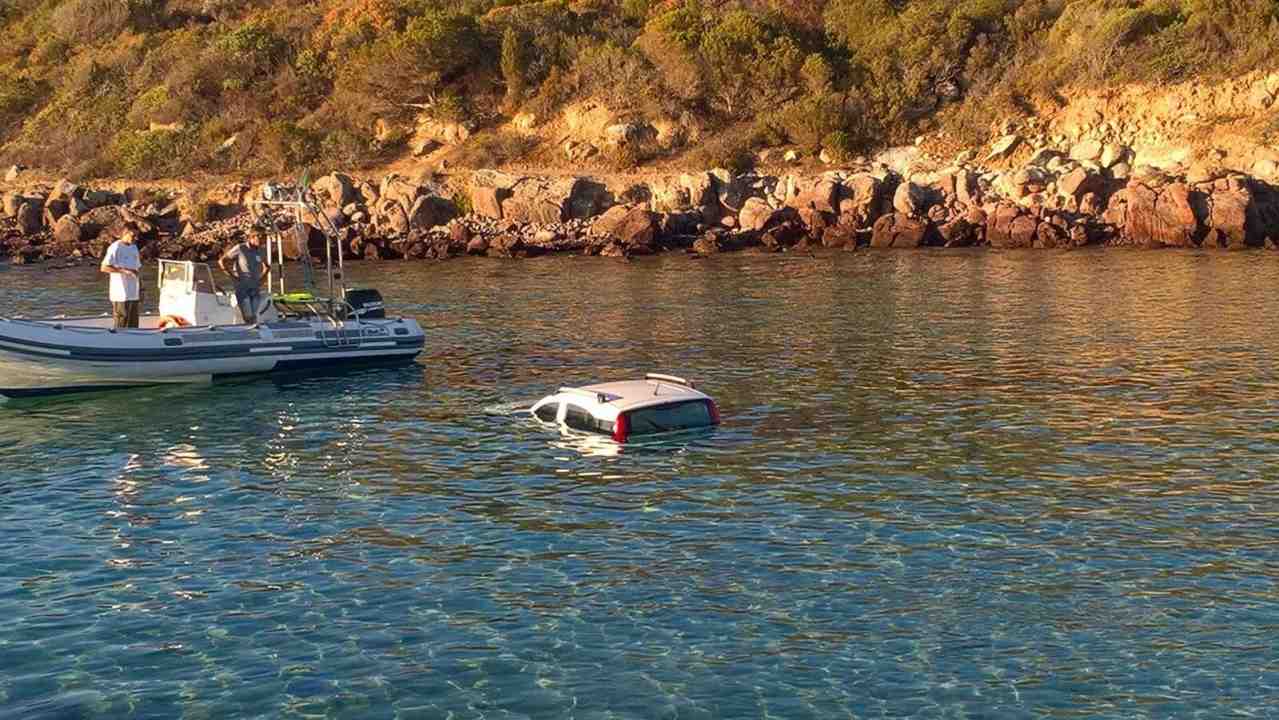 Auto In Acqua A Carloforte