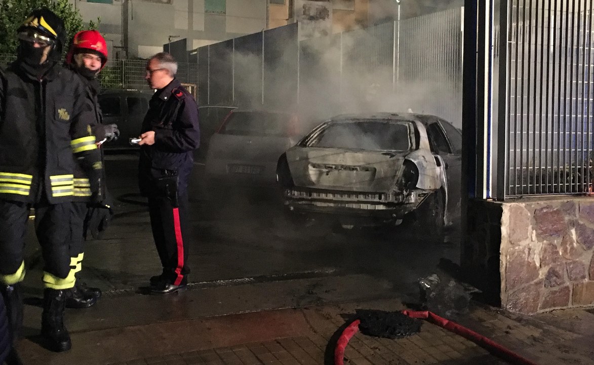 Auto In Fiamme