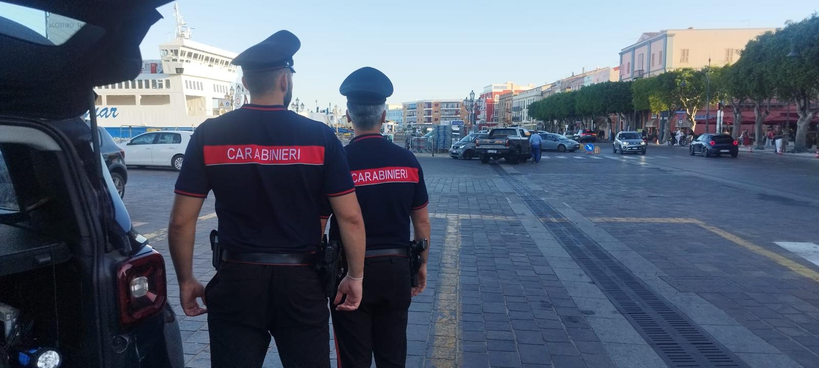 Carloforte, ruba un'auto da un cortile poi cerca di imbarcarsi: arrestato