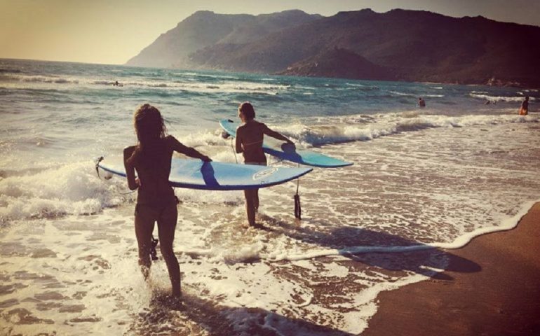 Girl Surf Power  Gara Surf 770x480 770x480