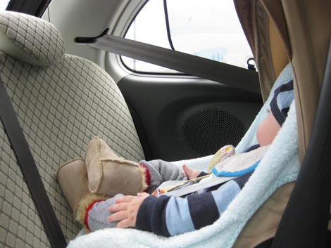 Bimbo In Auto