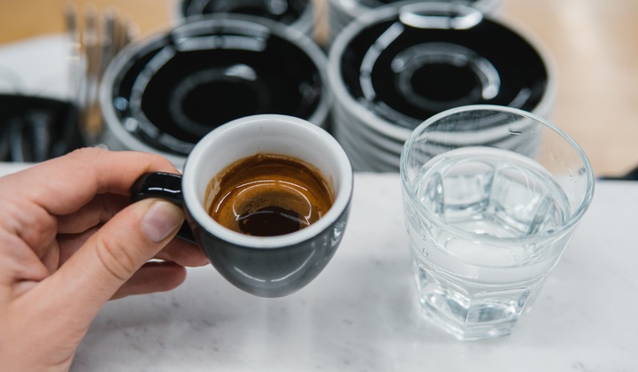 Caffe E Bicchiere Dacqua