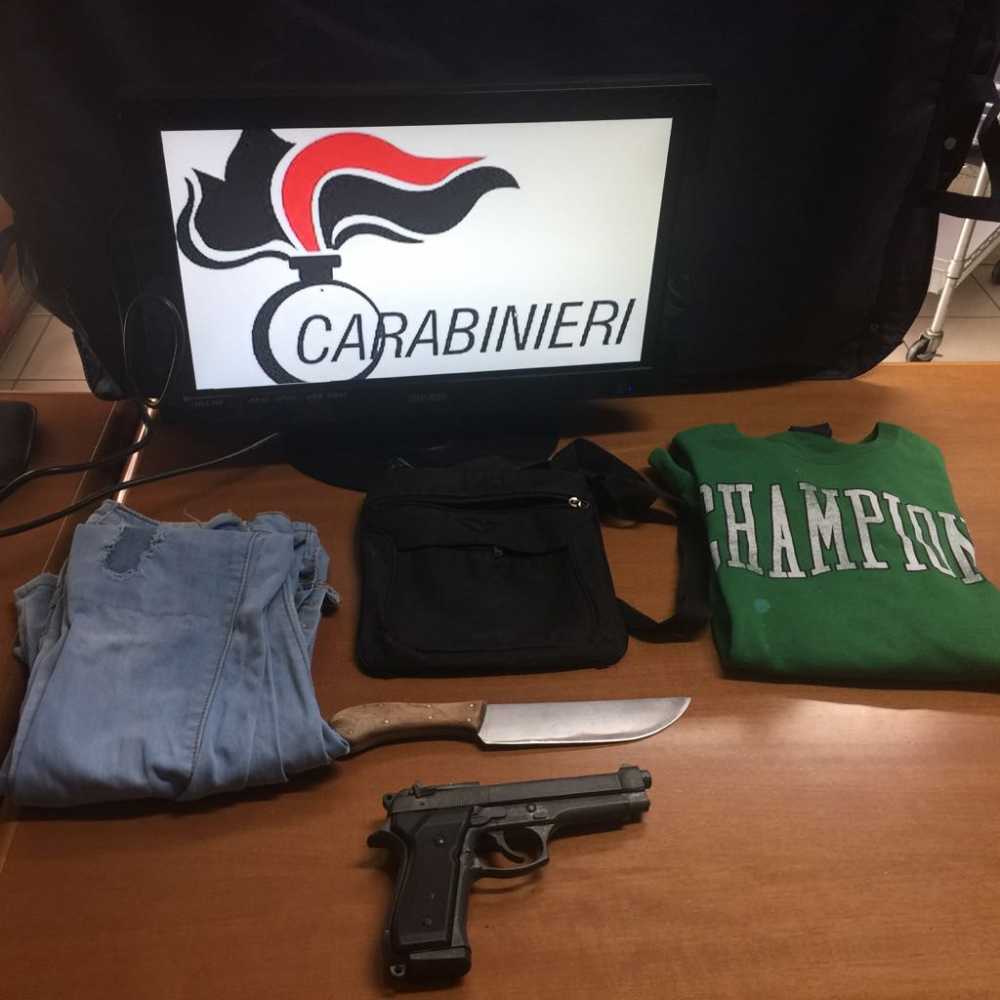 coltello-pistola-carabinieri