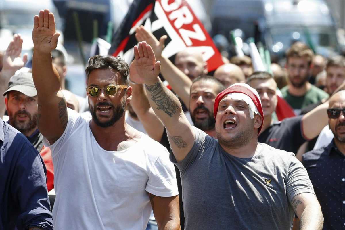 saluto-fascista