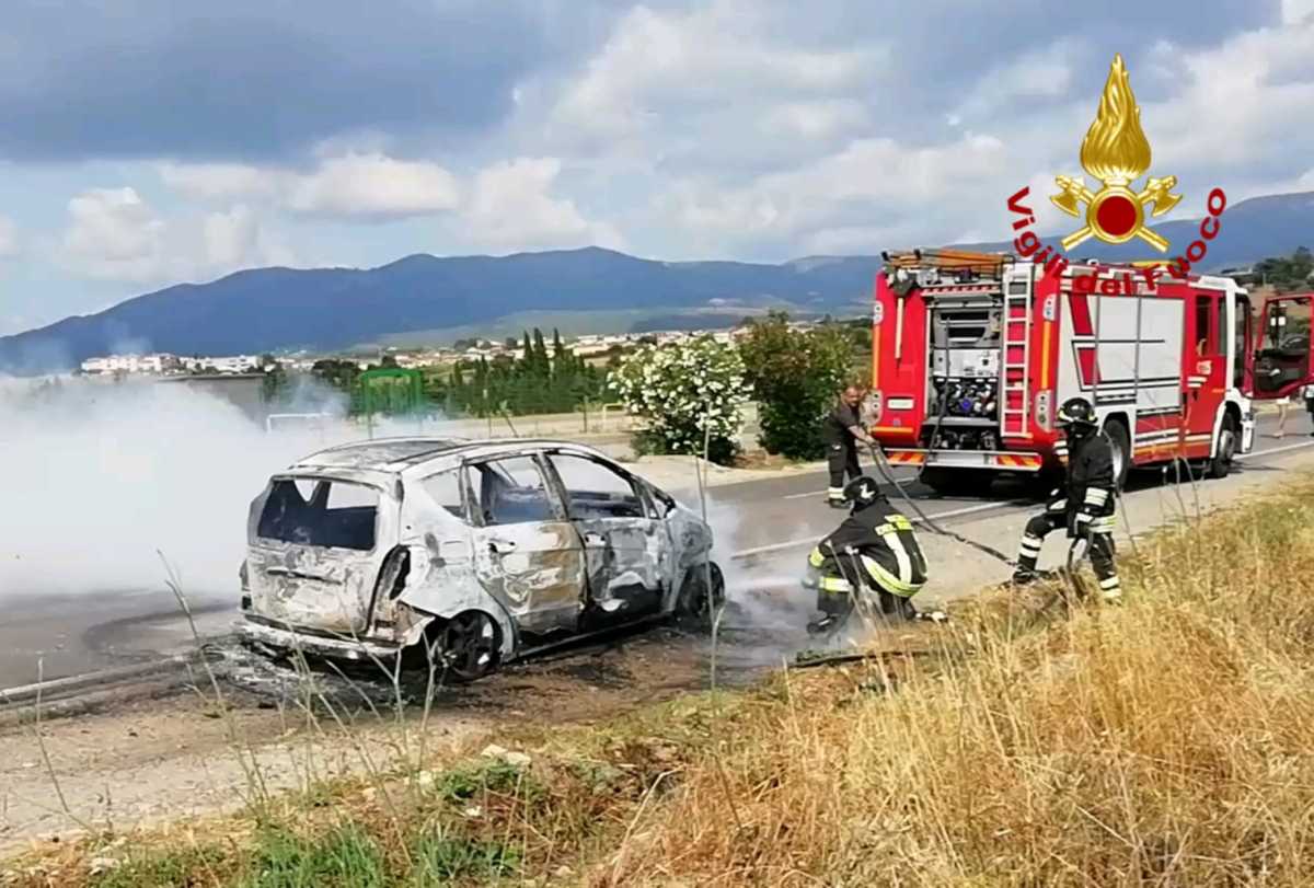 serdiana-auto-bruciata-vvff