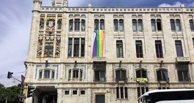 comune-bandiera-lgbt