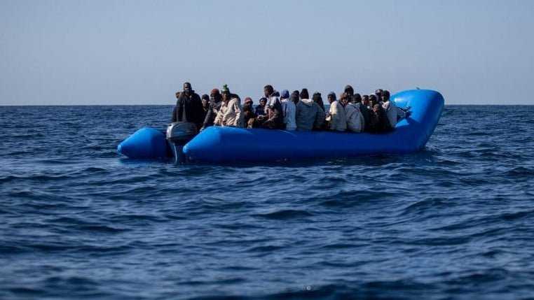 migranti-soccorsi-gommone