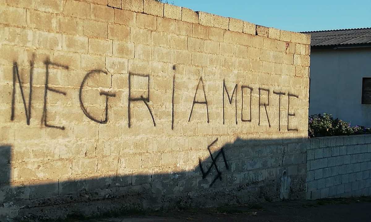 torpe-scritta-razzista