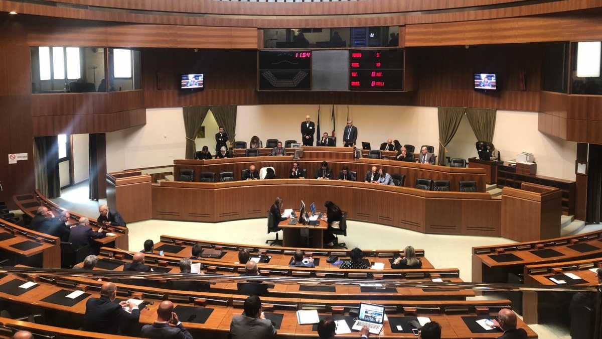 Consiglio-regionale-piena