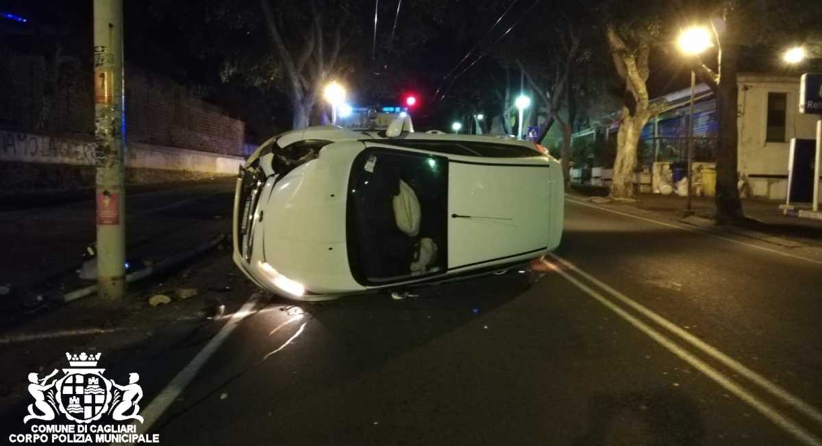 auto-ribaltata-cagliari-26-dic