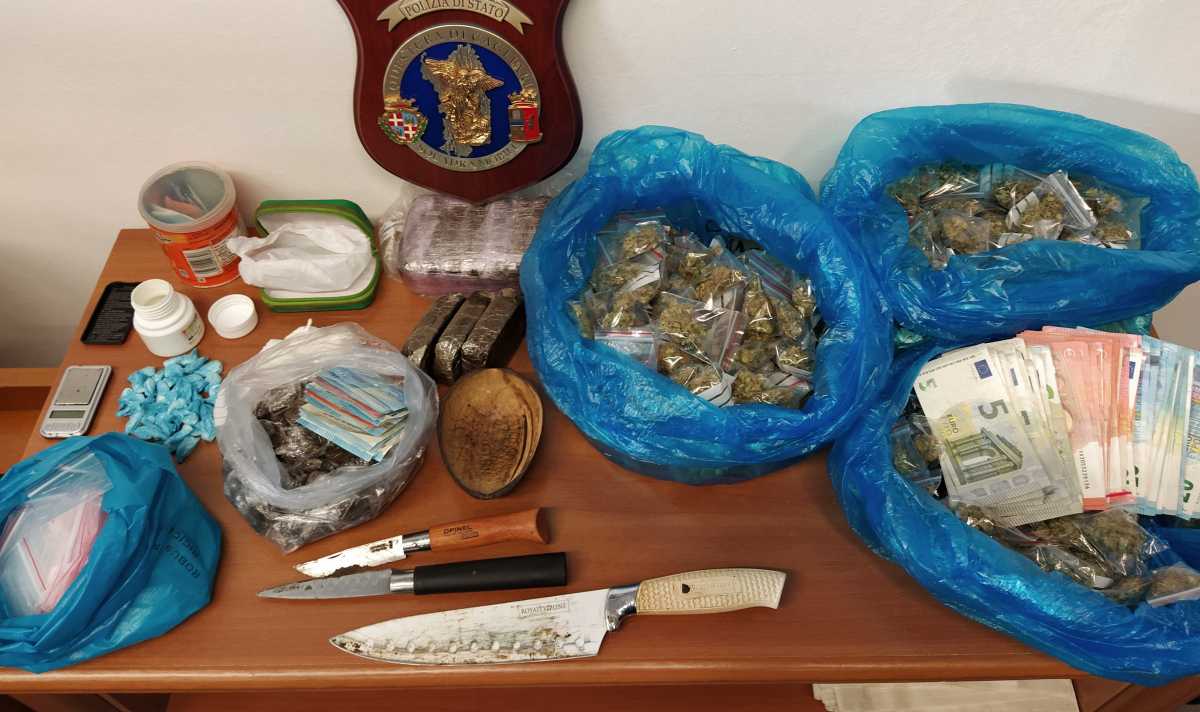 droga-e-oggetti-sequestrati