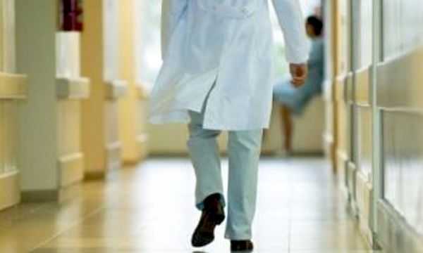 medico-corsia-ospedale