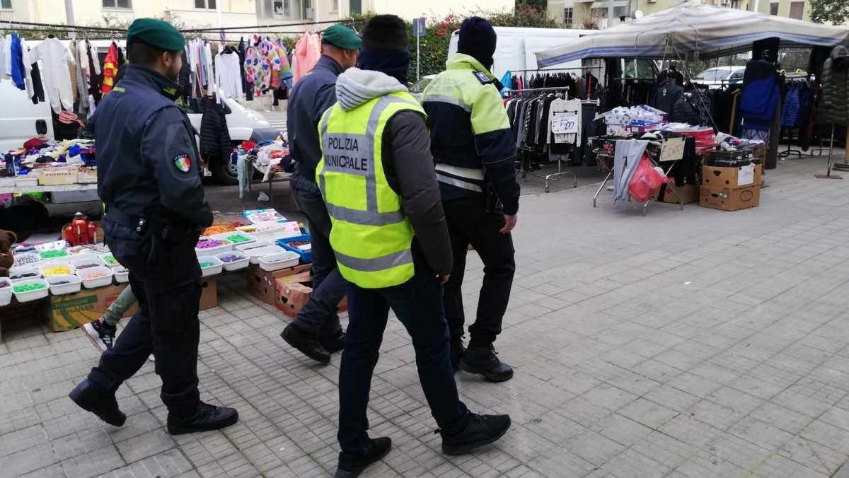 Controlli-pollizia-municipale-via-Quirra