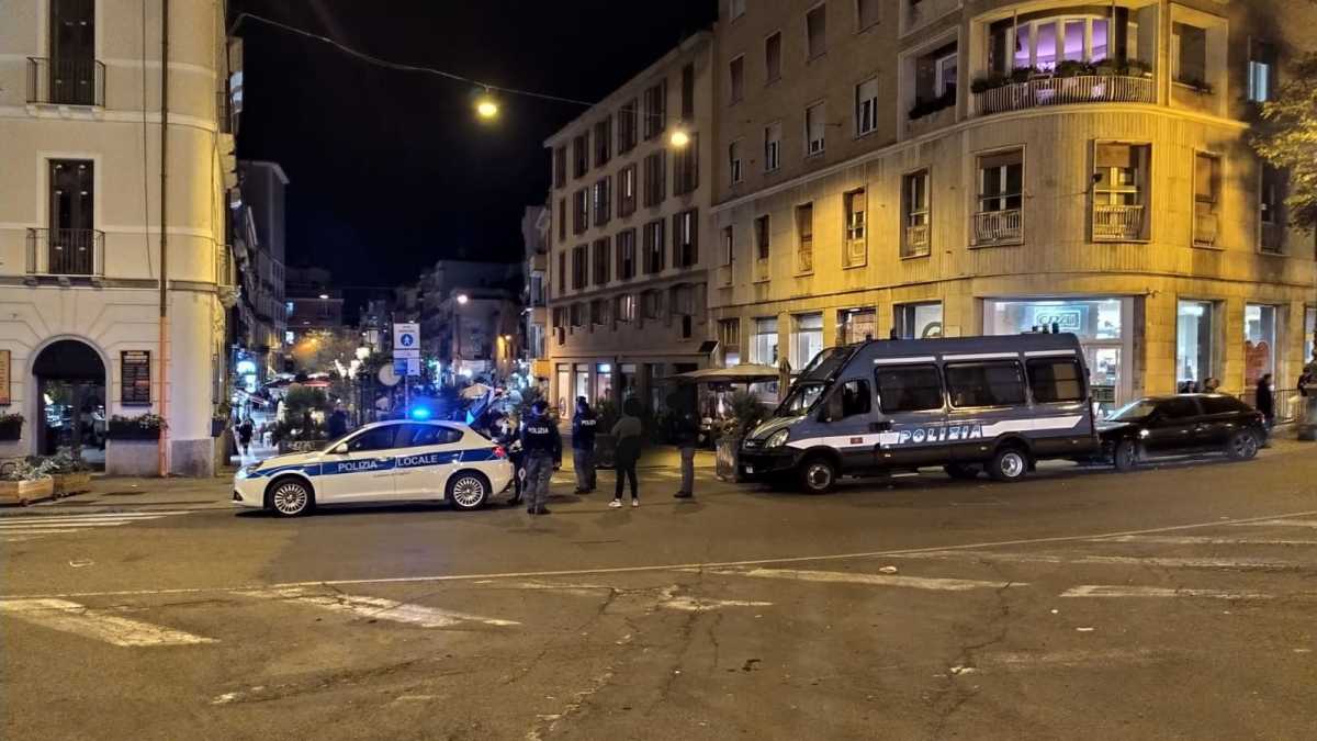 pOLIZIA-PIAZZA-yENNE-2