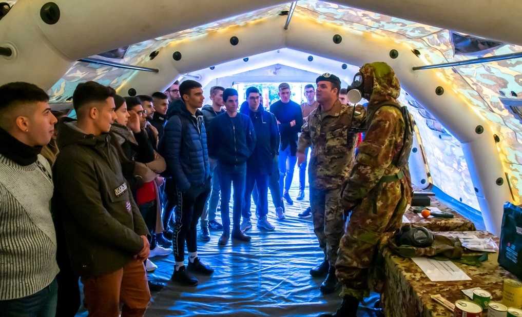 Militari-ragazzi-Teulada