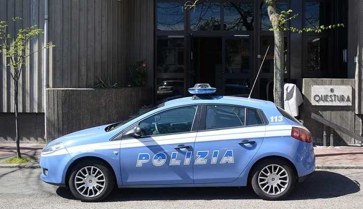 Volante-questura-di-Nuoro