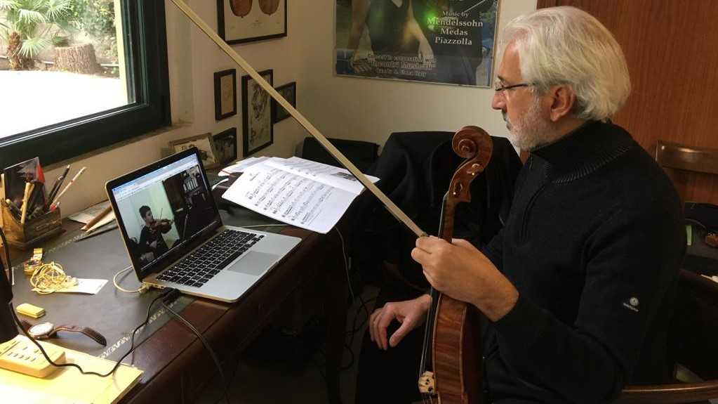 Lezione-di-viola-con-il-Maestro-Dimitri-Mattu-2