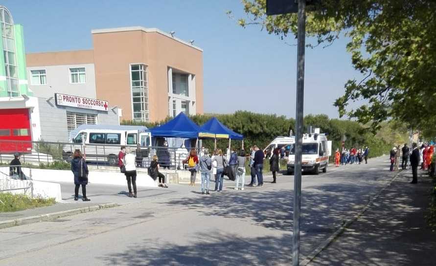 Policlinico-fila-tamponi