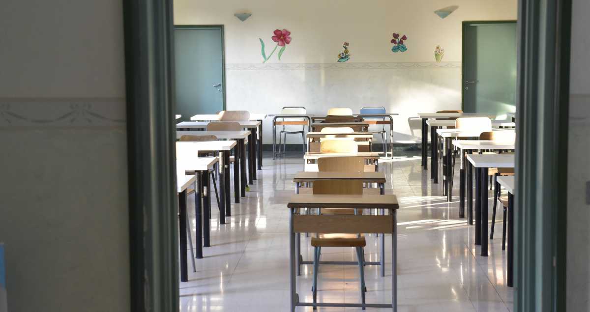 banchi-scuola-vuoti