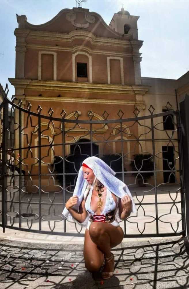 Donna-SantEfisio