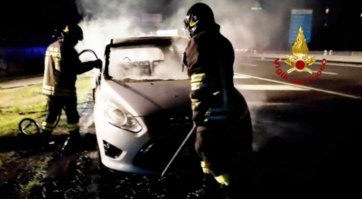 auto-in-fiamme-sulla-554