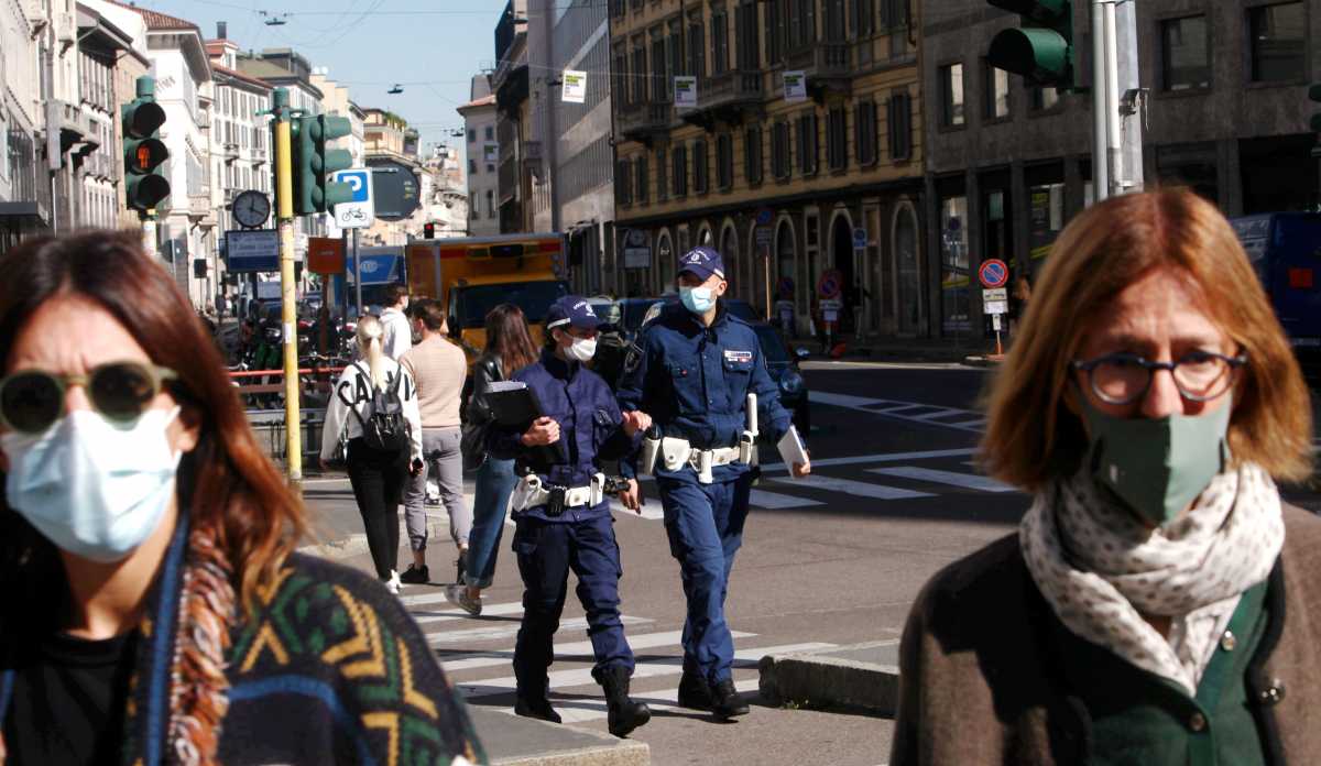 persone-strada-mil