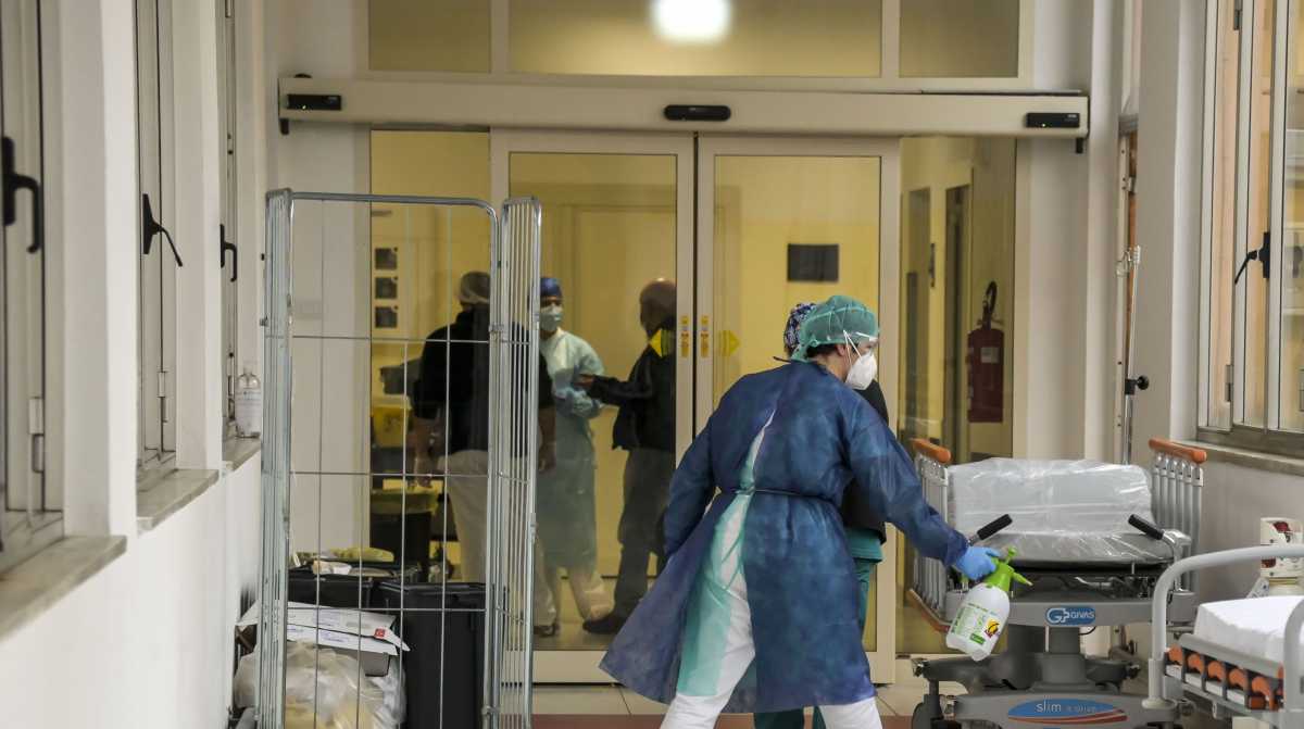 ospedale-interno-corridoio-masch