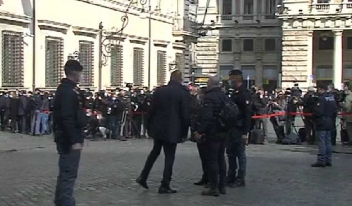 Assembramento Giornalisti Assembramento-giornalisti