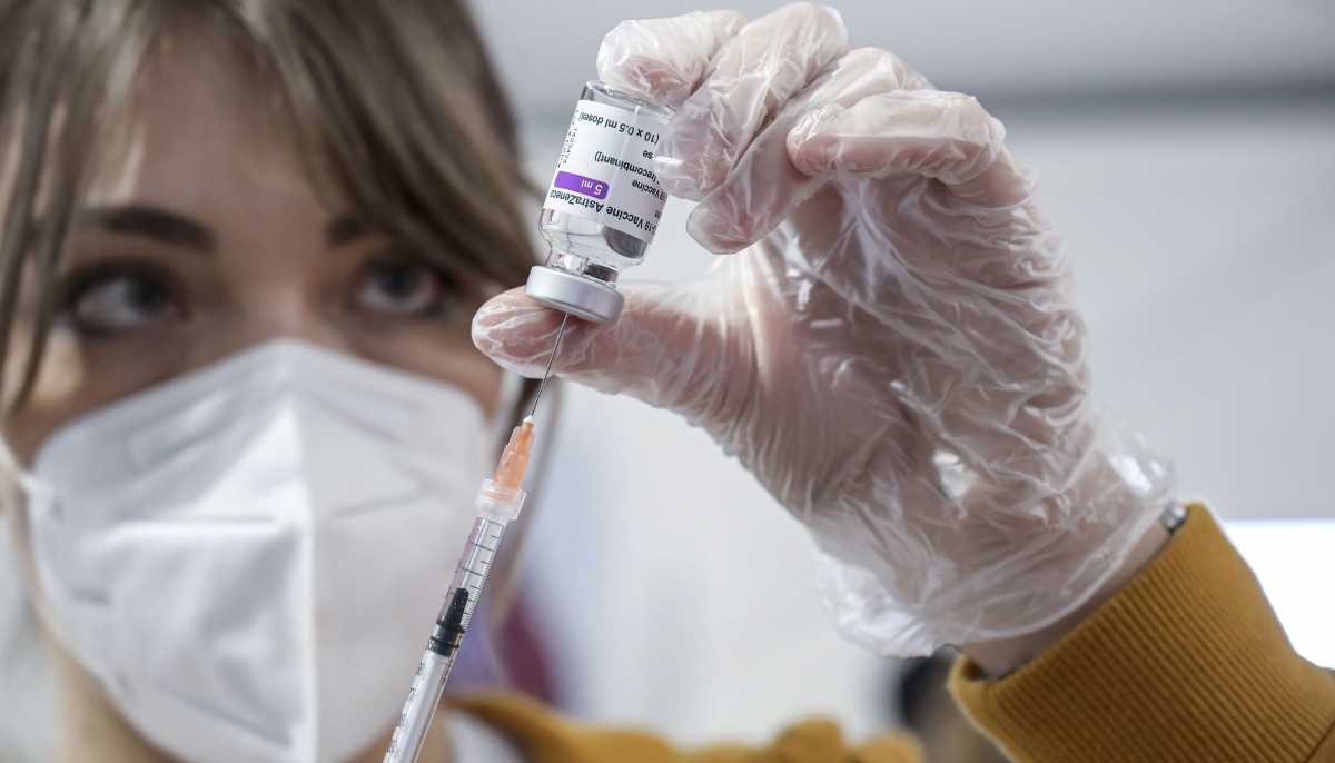 Vaccine-Astrazeneca-donna