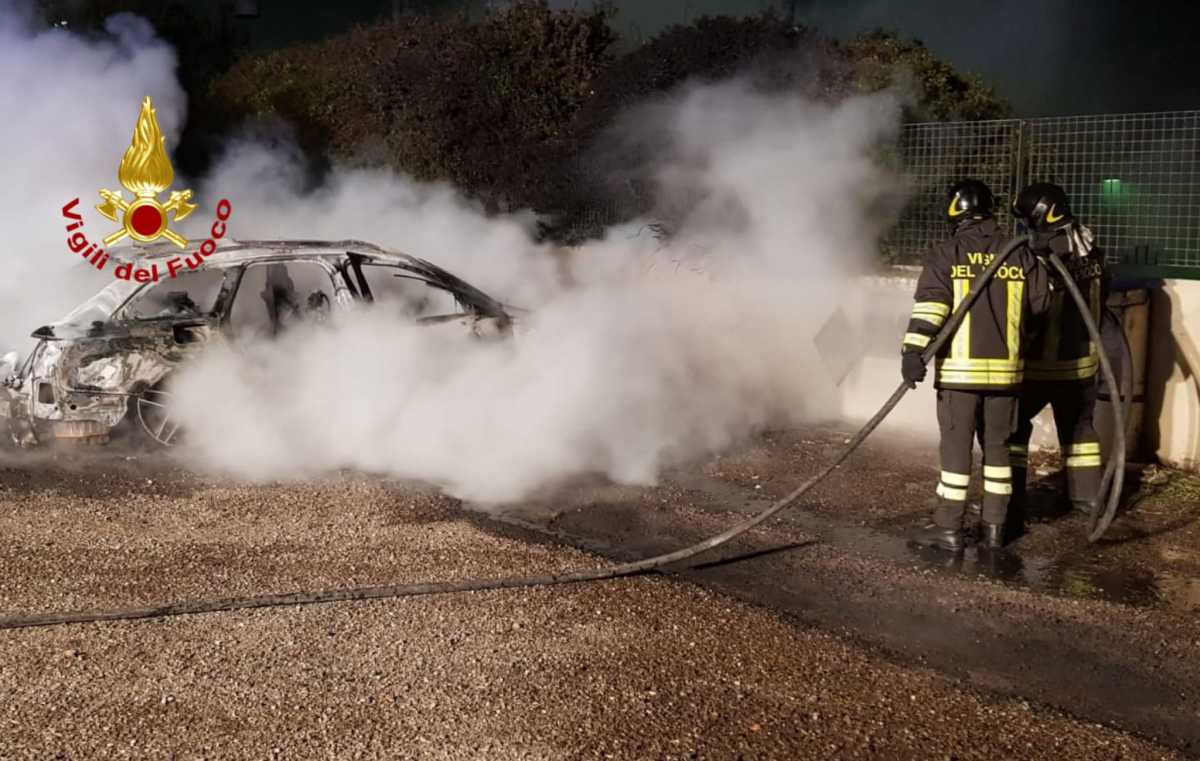 auto-in-fiamme-via-ticca-2