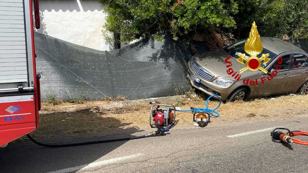 Auto Ribaltata auto-ribaltata