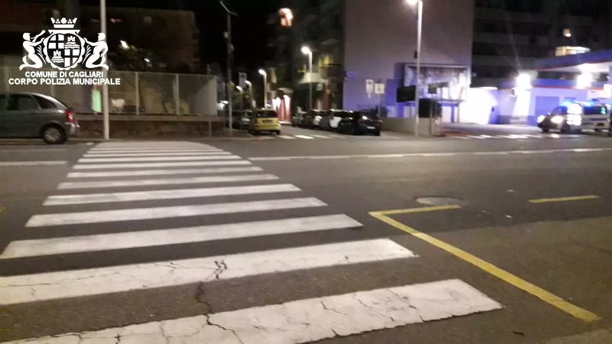 YouTG.NET - Cagliari, travolto sulle strisce in via Is Mirrionis: è in fin  di vita