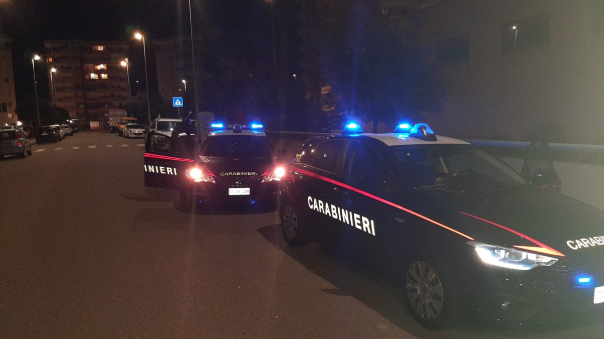 carabinieri-auto-notte