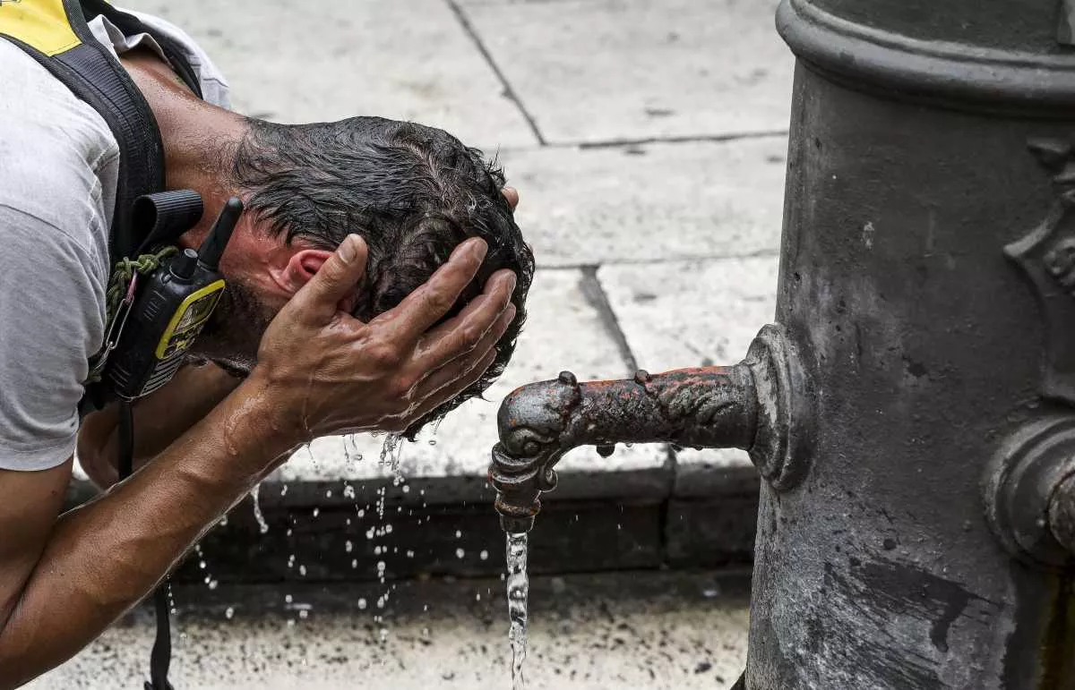 YouTG.NET - Emergenza caldo, in Sardegna l'ordinanza: "Vietato lavorare  sotto il sole nelle ore di punta"