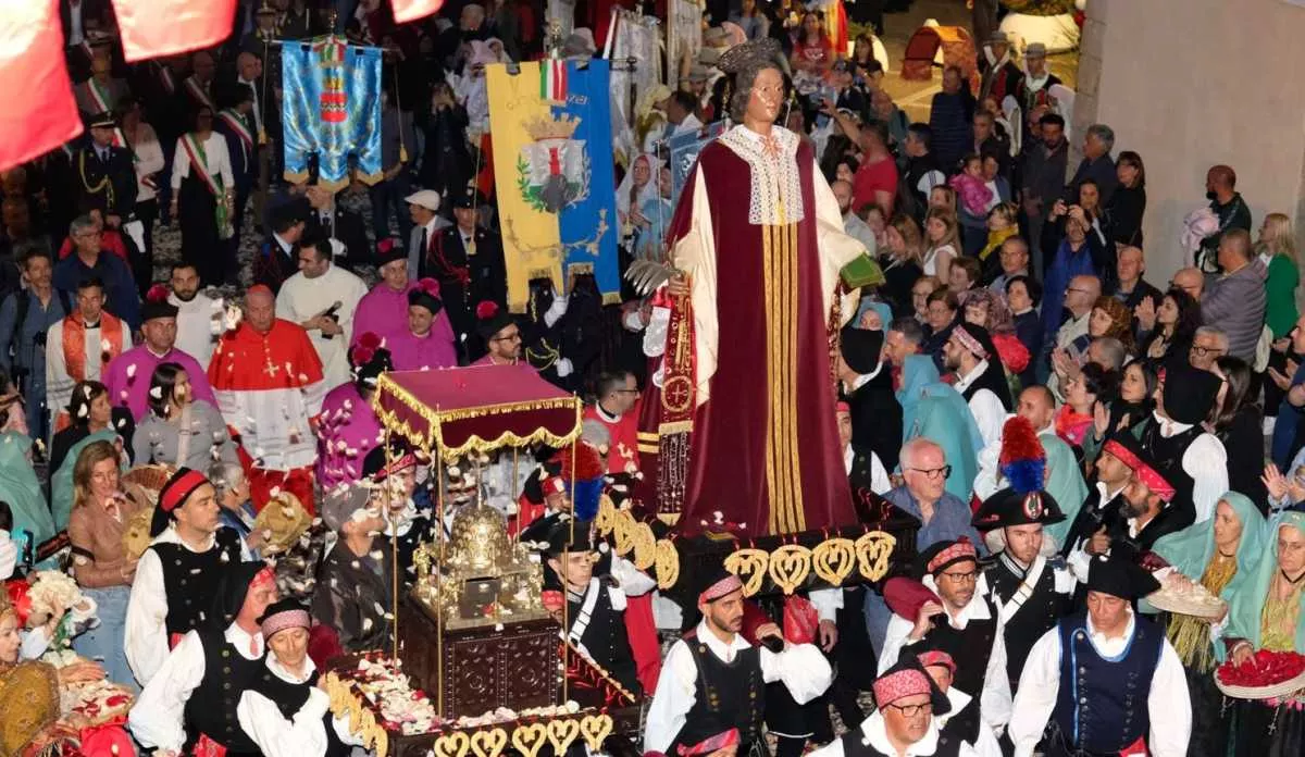 YouTG.NET - Festa di Sant'Antioco, dal corteo di sole donne agli show  cooking: il programma